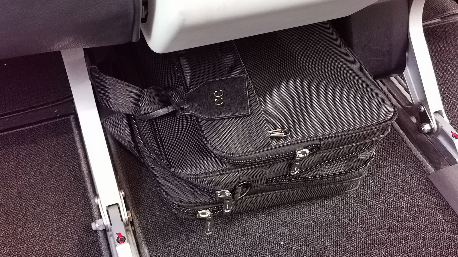Laptop bag stored in row 2 of Virgin Australia Boeing 737 Business Class