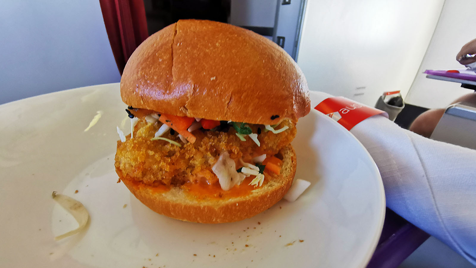 Chicken burger for lunch in Virgin Australia's Boeing 737 Business Class cabin