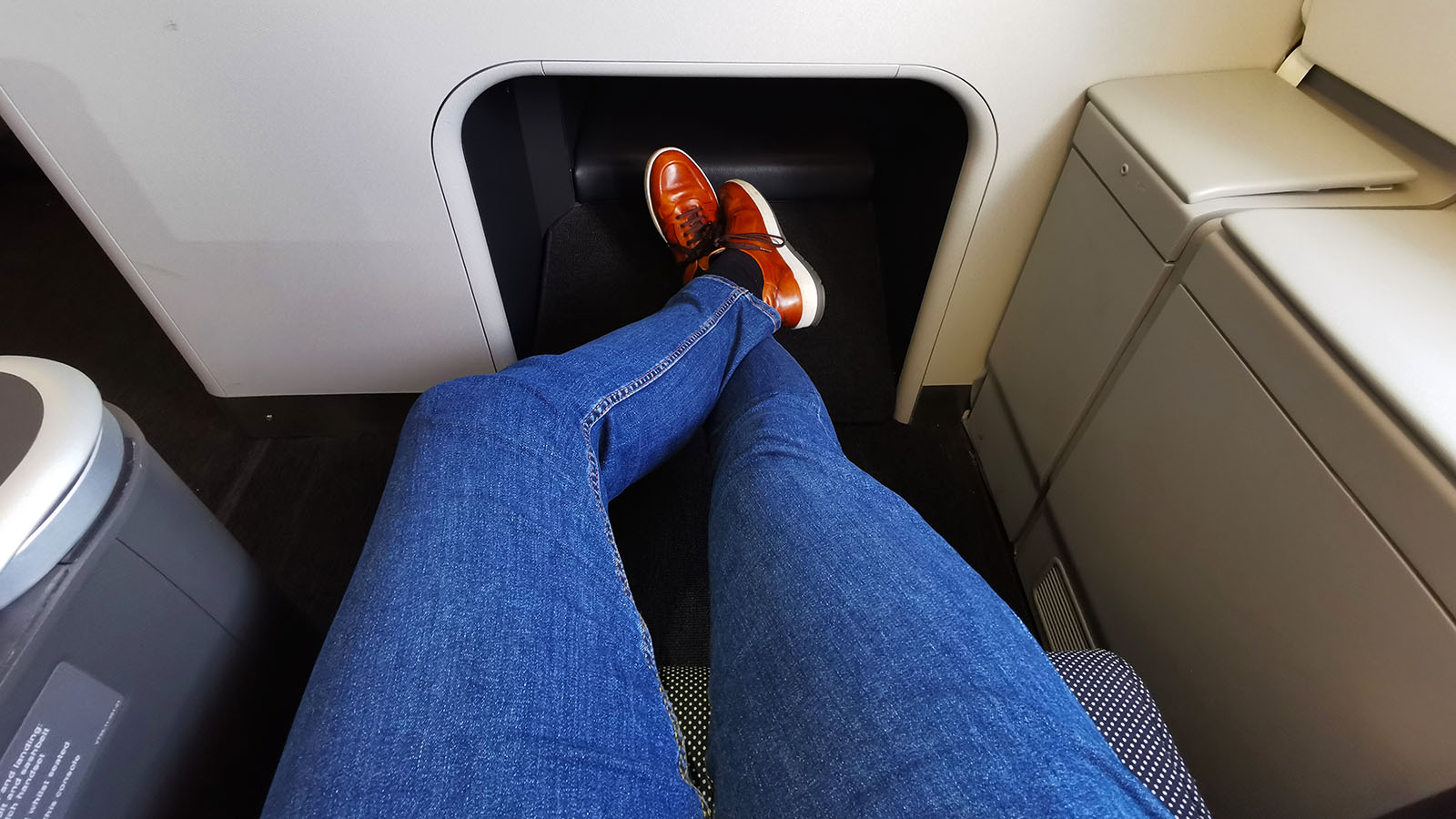 Qantas Airbus A380 Business legroom