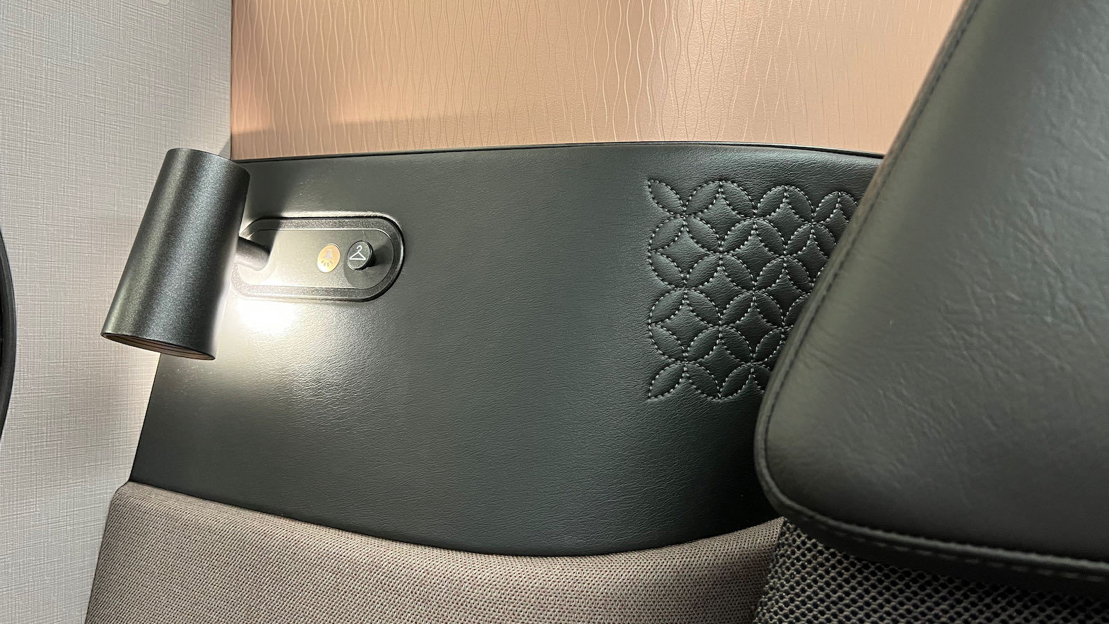 Qatar 777 Business Class leather seats