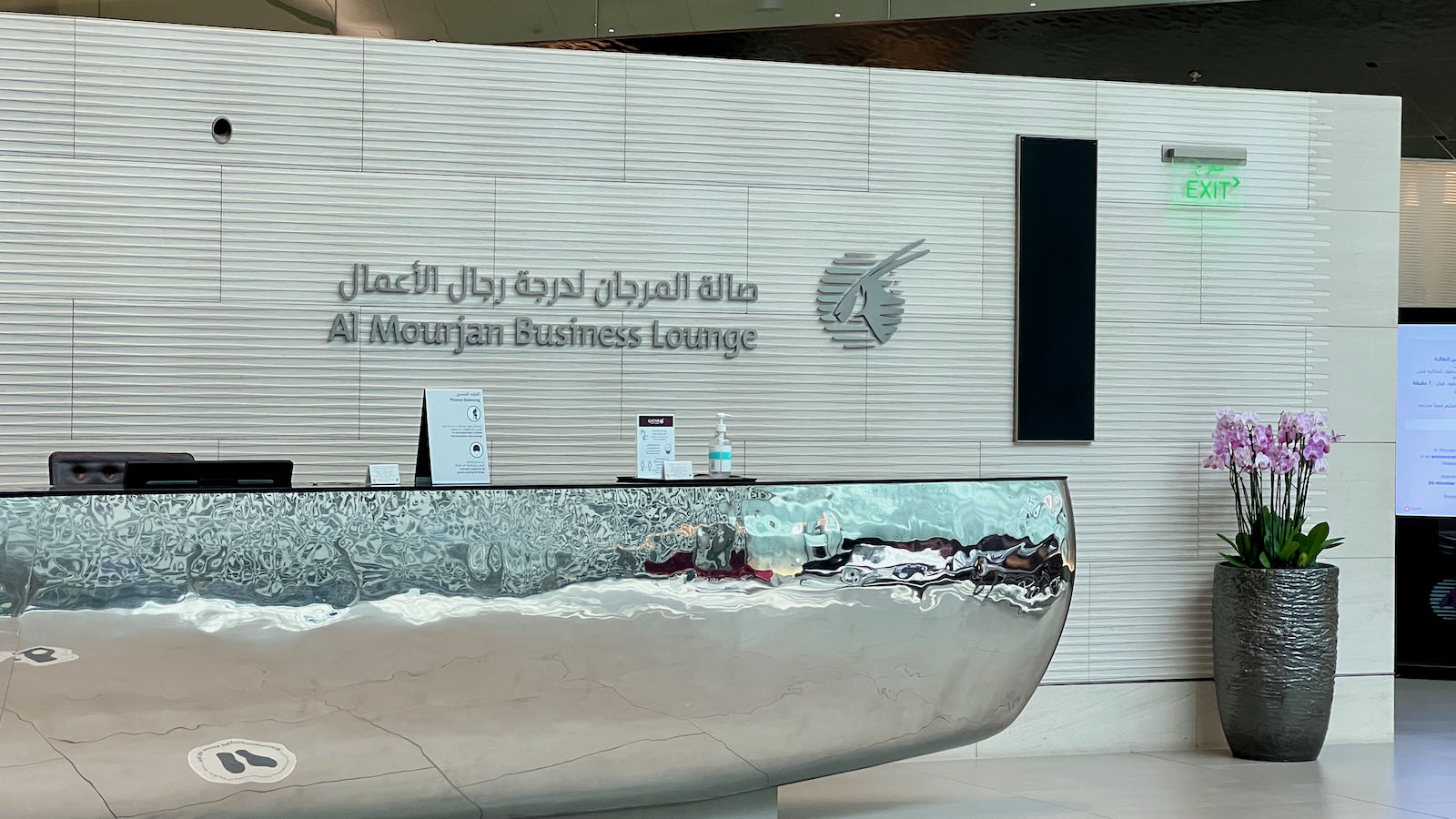 Review: Qatar Airways Al Mourjan Business Lounge, Doha - Point Hacks