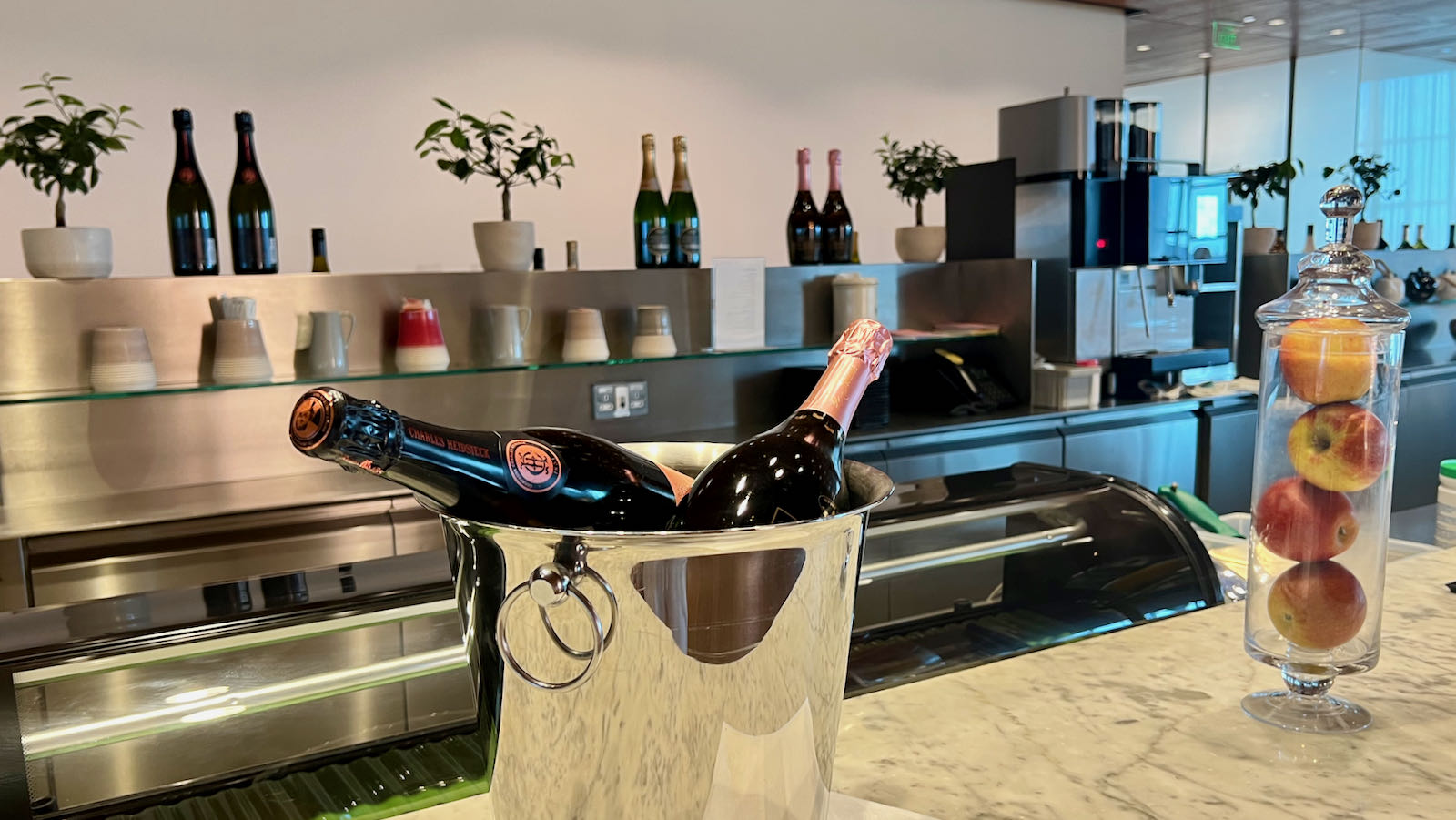 free-flow Champagne Qatar Business Lounge Doha