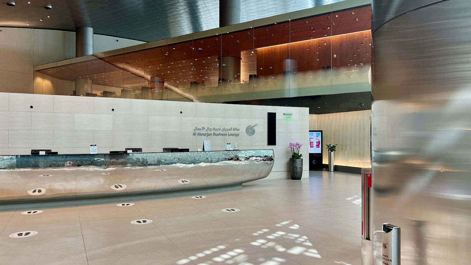 Review: Qatar Airways Al Mourjan Business Lounge, Doha - Point Hacks