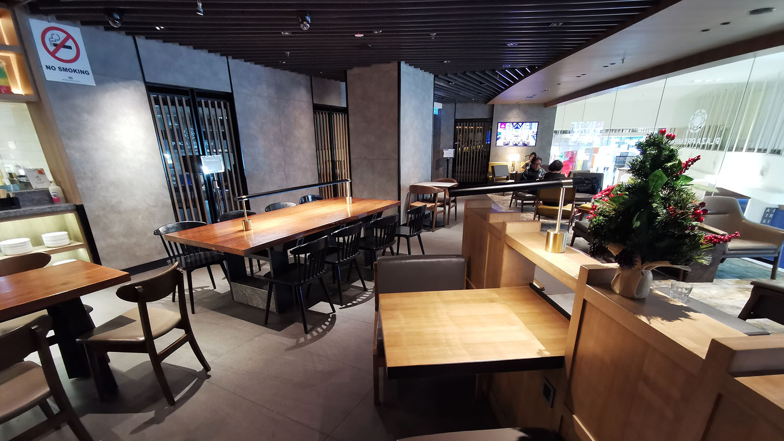 Visiting a paid lounge flying Jetstar Asia Economy