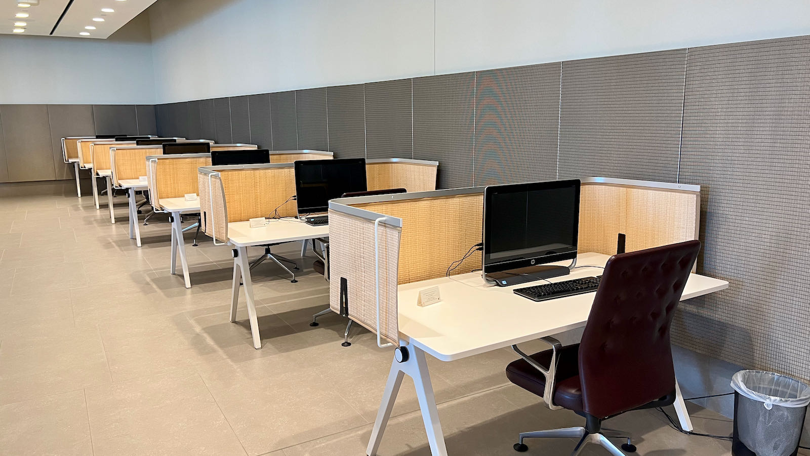 Review: Qatar Airways Al Mourjan Business Lounge, Doha - Point Hacks