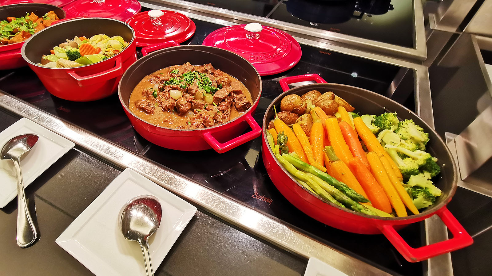 Hot buffet dishes at the British Airways Lounge, Singapore
