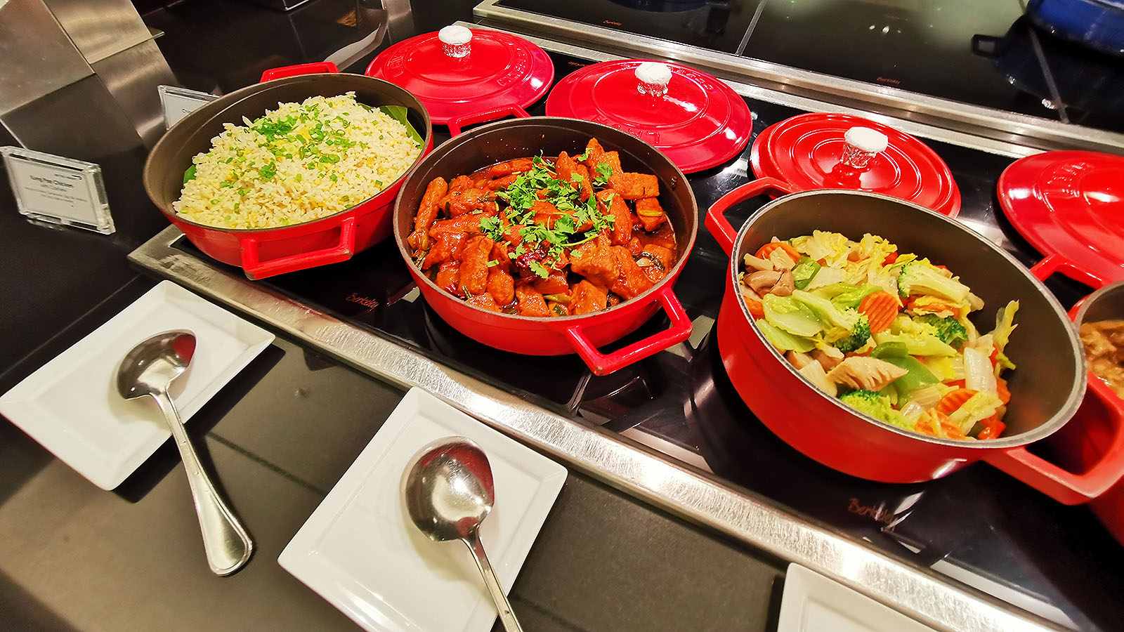 Hot buffet dishes at the British Airways Lounge, Singapore