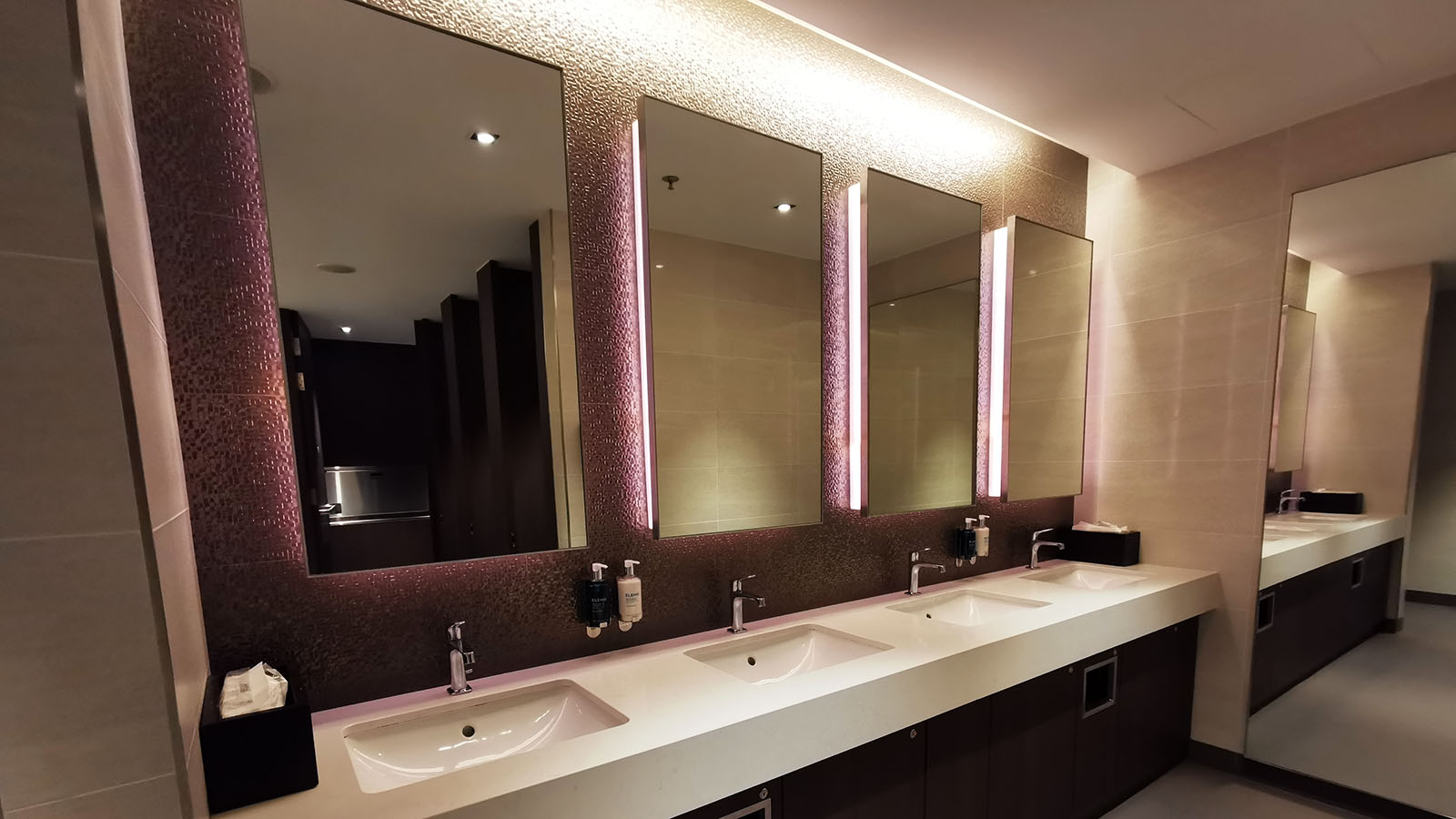 Washroom at the British Airways Lounge, Singapore