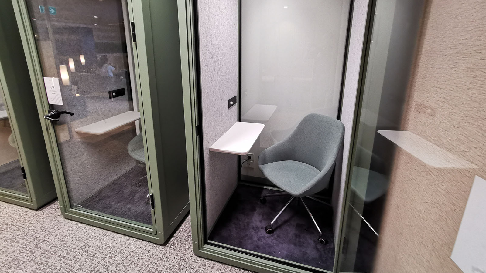 Private pod in the SkyTeam Lounge, Sydney