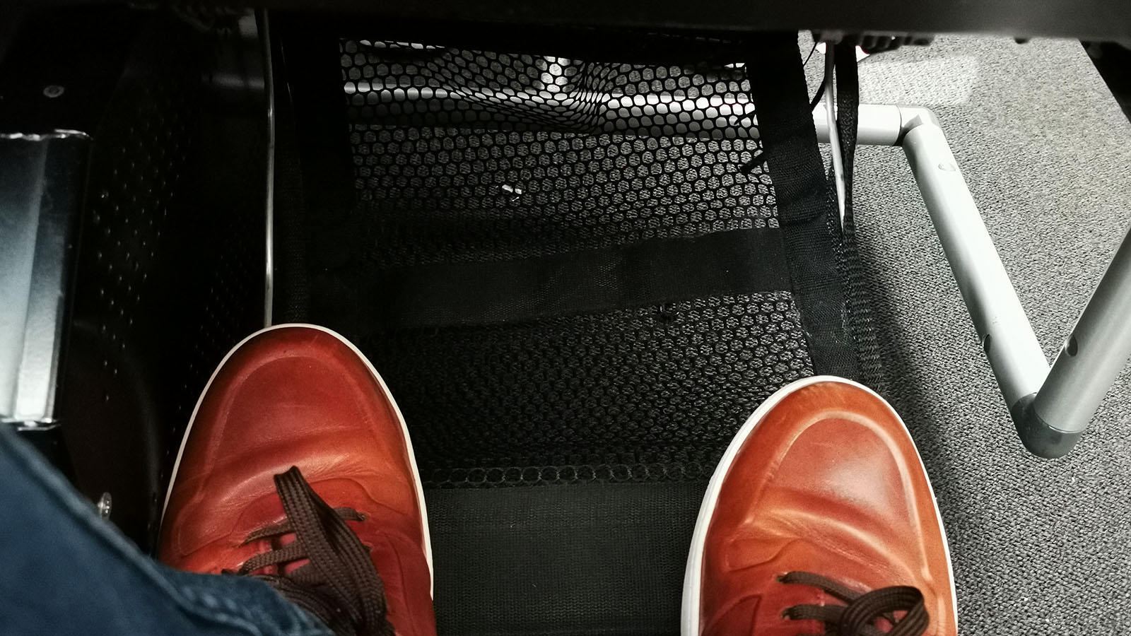 Foot net in Qantas Airbus A380 Economy