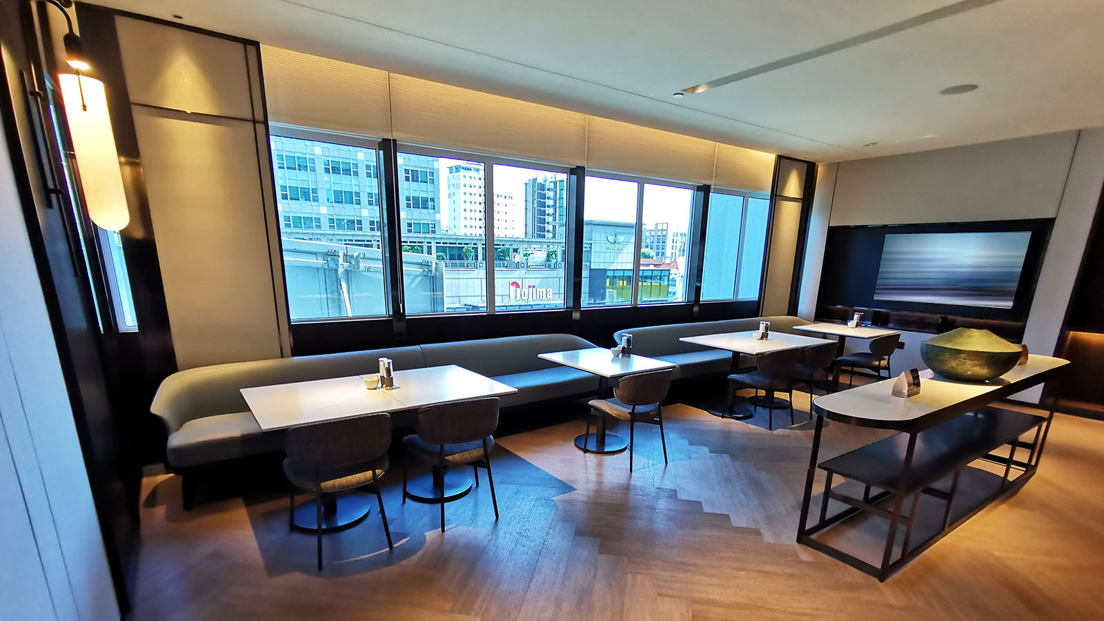 Tables in Hilton Singapore Orchard Executive Lounge