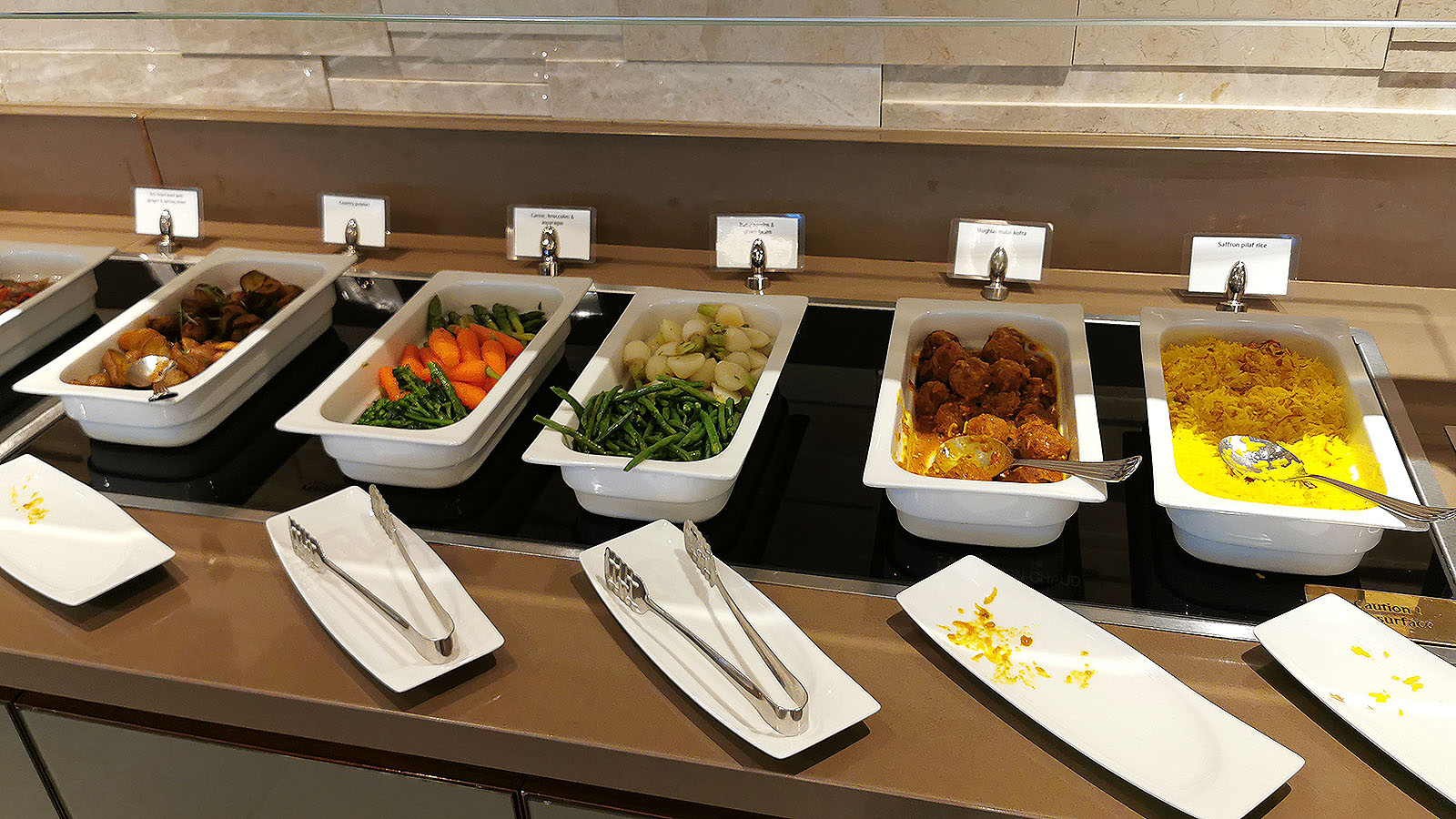 Hot buffet dishes at the Tan seating at the Emirates Lounge, Singapore