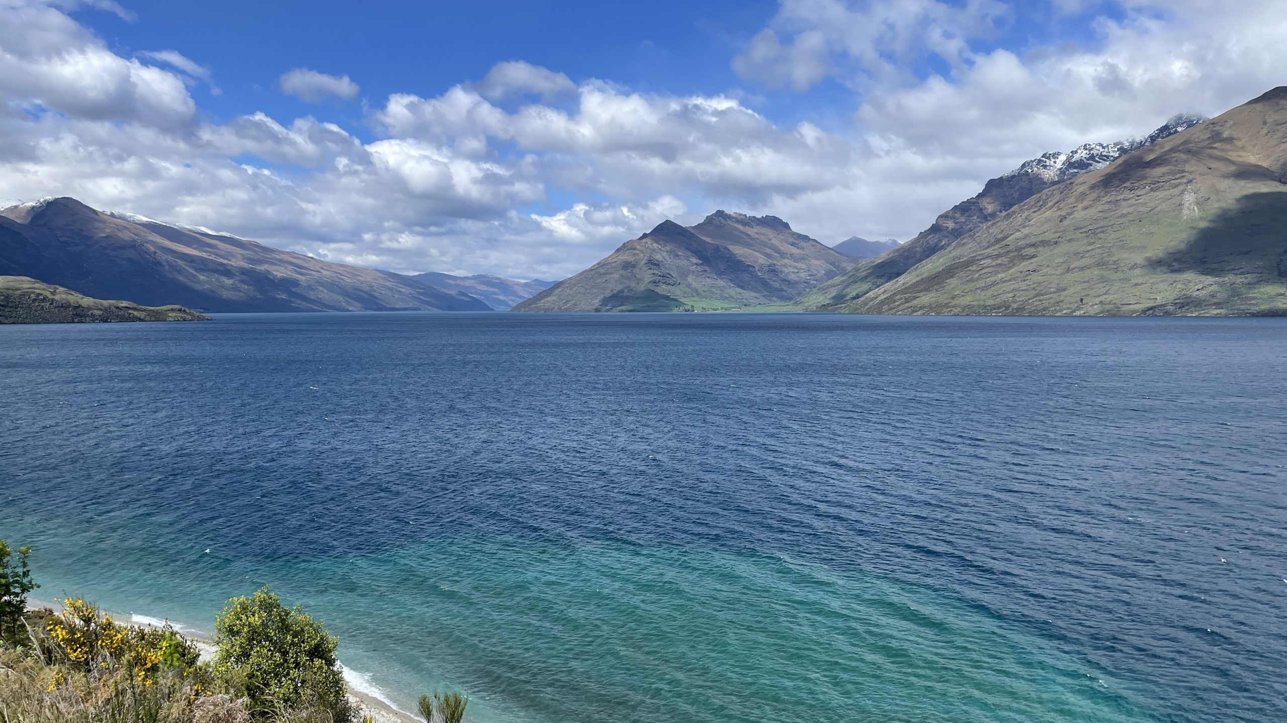 Queenstown crystal blue water mountains