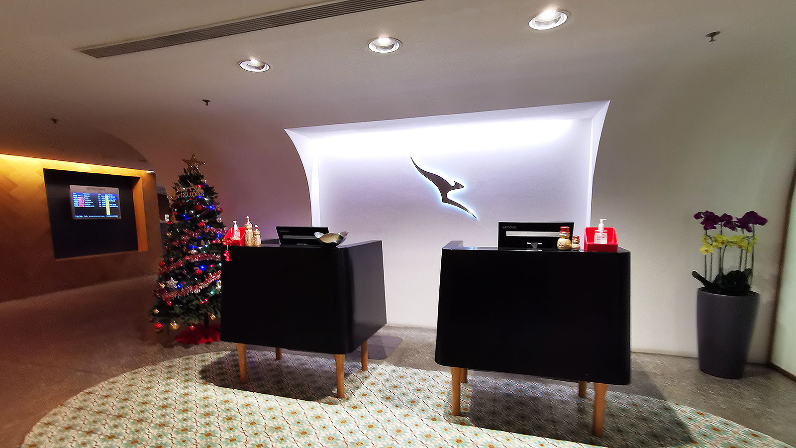 Reception desk at the Qantas International Business Lounge in Singapore