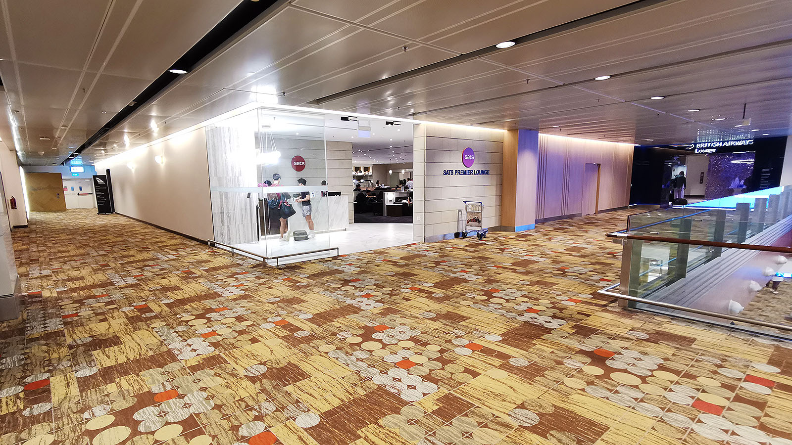Pathway to the Qantas International Business Lounge in Singapore