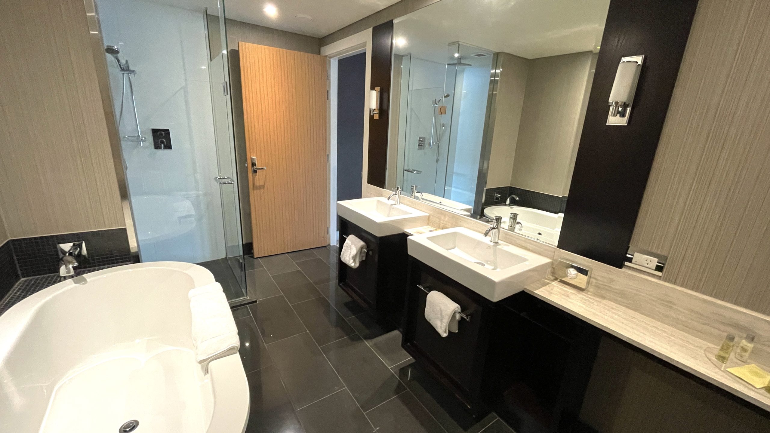 Hilton Queenstown Guest Room Bathroom Sinks