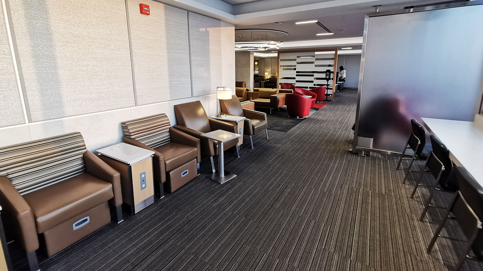 More seats at AA's Flagship Lounge in Chicago