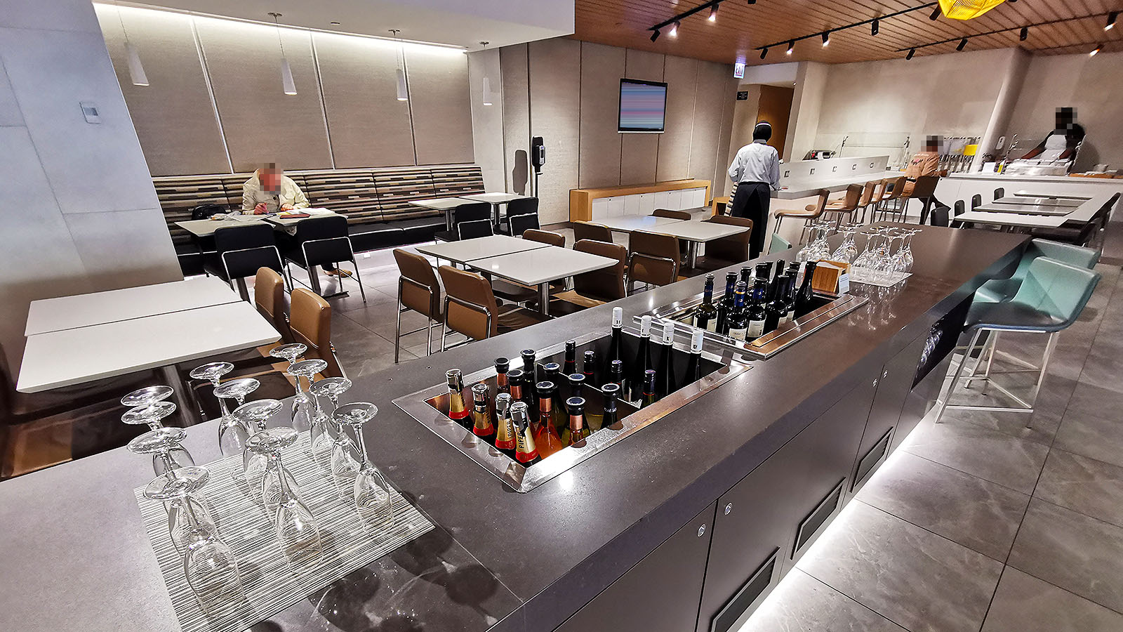 Wine and seating at AA's Flagship Lounge in Chicago