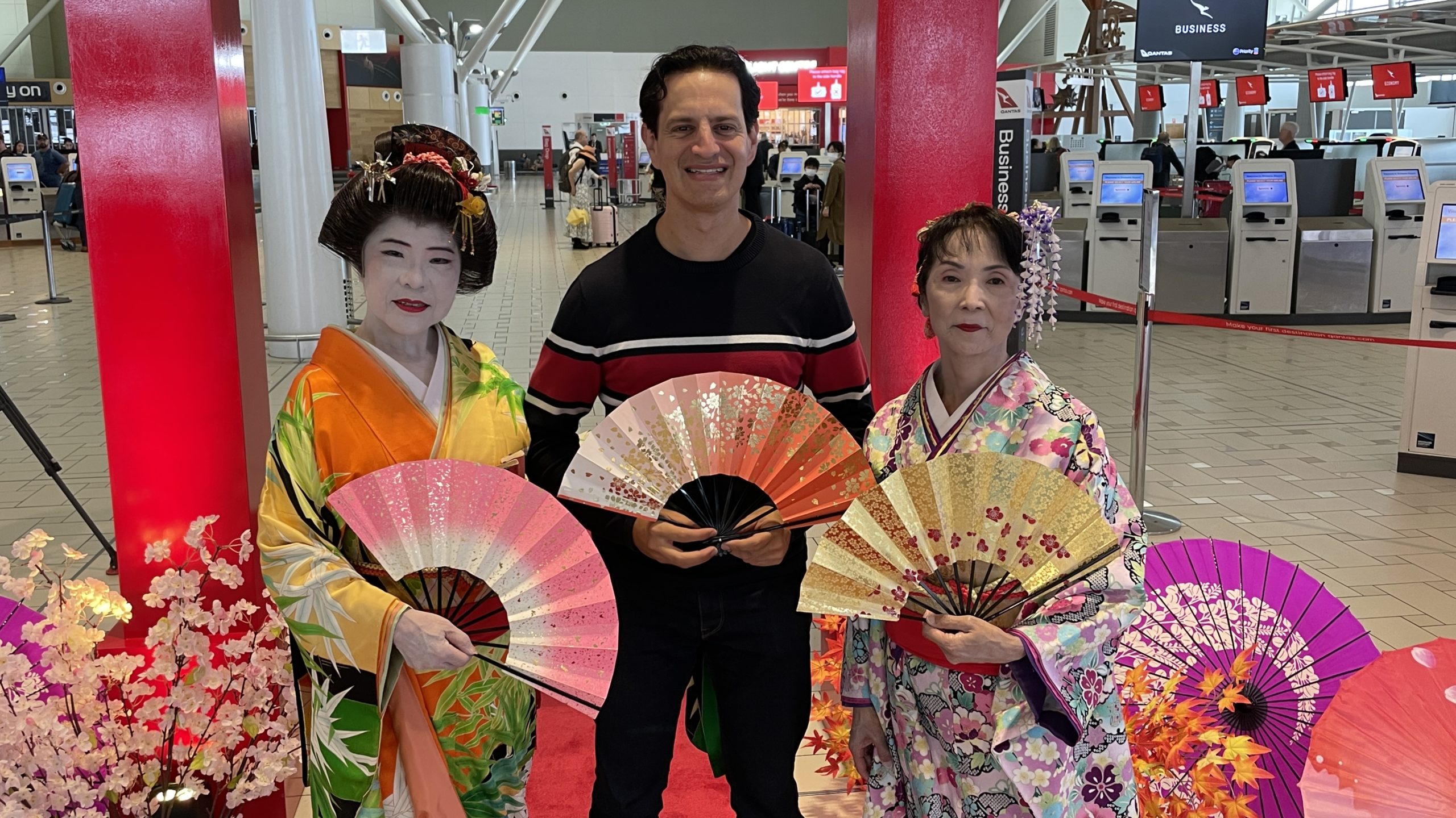 Photo woth two Geisha girls by Daniel Sciberras