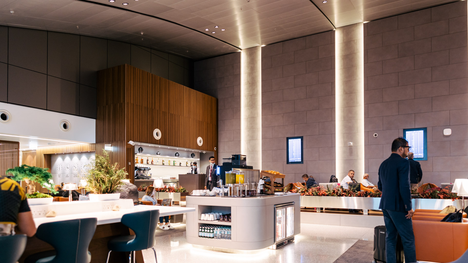 Review: Qatar Airways Al Mourjan Business Lounge, Doha - Point Hacks