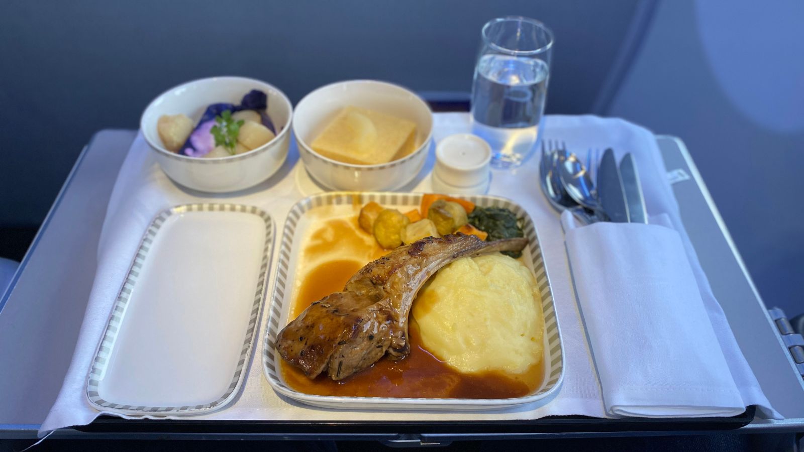Singapore to Phuket in Singapore Airlines Business Class - meal