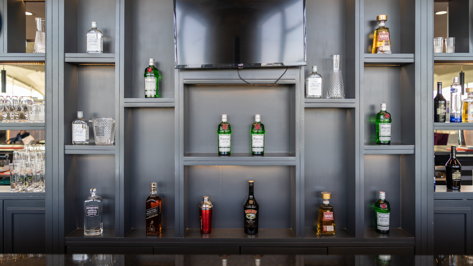 Royal Jordanian Crown Lounge spirits