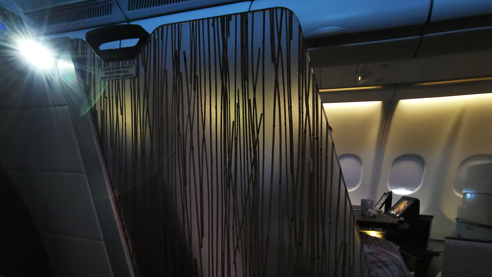 Privacy divider in Hawaiian Airlines Airbus A330 Business Class