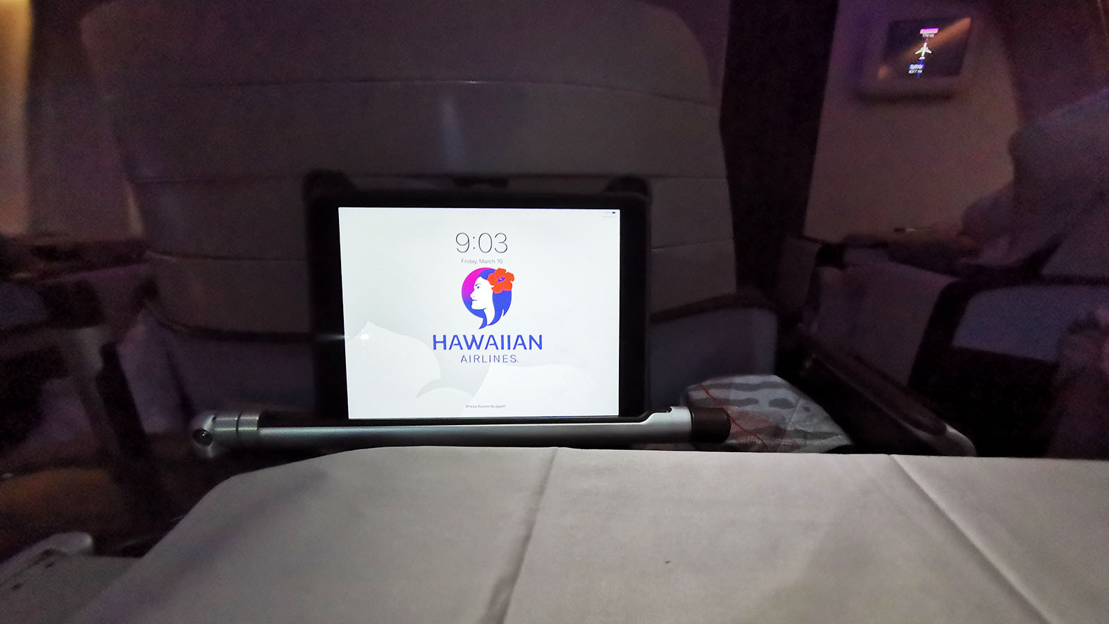 iPad in Hawaiian Airlines Airbus A330 Business Class