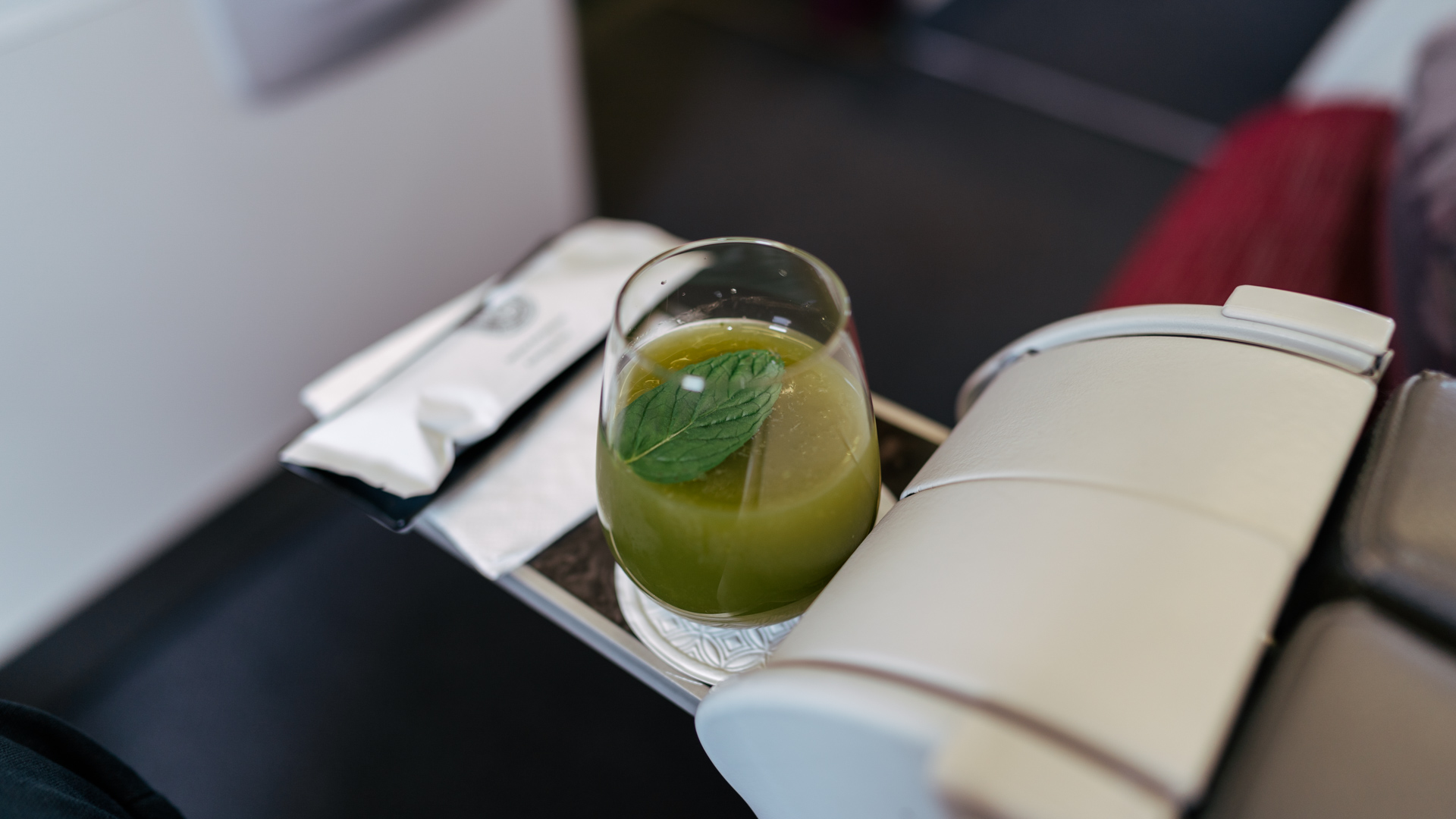 Qatar Airways A320 First Class lemon and mint