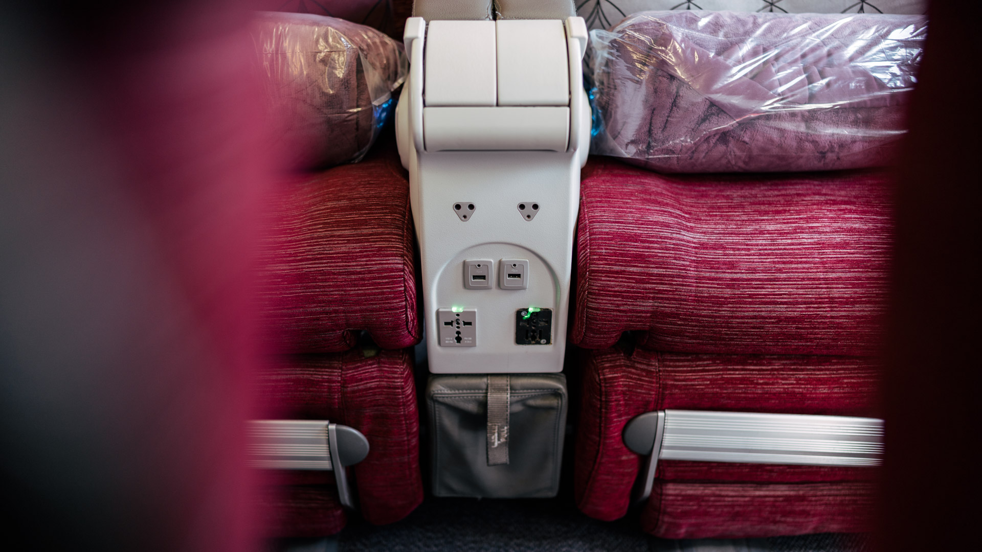 Qatar Airways A320 First Class charging