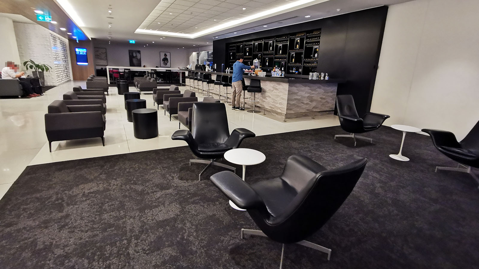 Bar area in Air New Zealand Sydney International Lounge