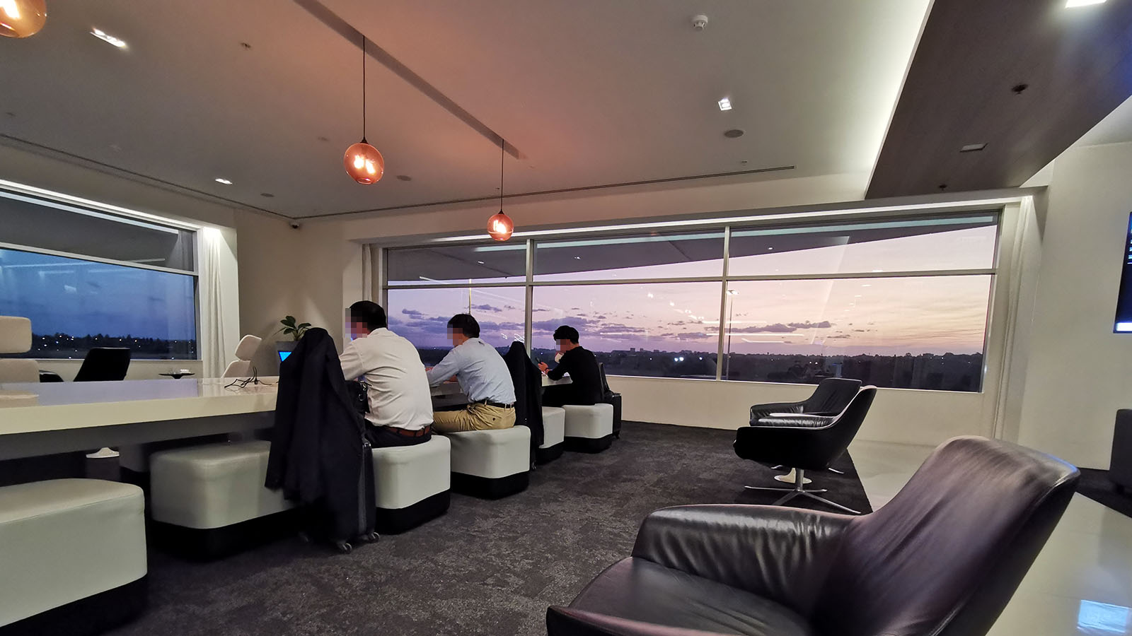 Work area in Air New Zealand Sydney International Lounge