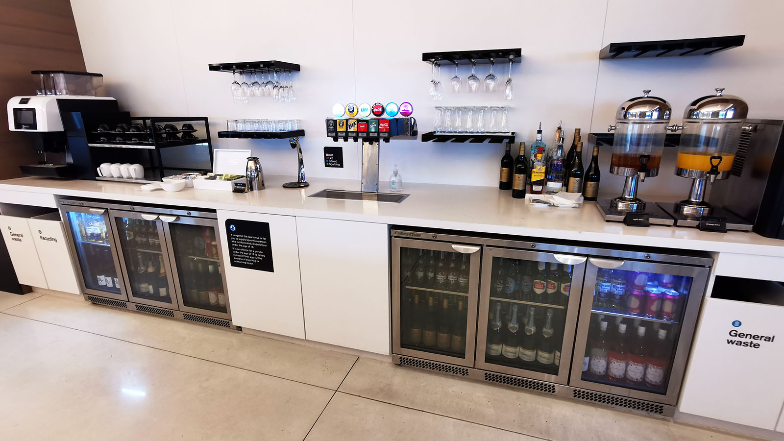Drinks in Air New Zealand Sydney International Lounge