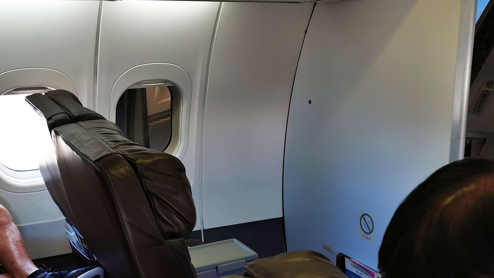 Bulkhead seating on a Hawaiian Airlines Boeing 717