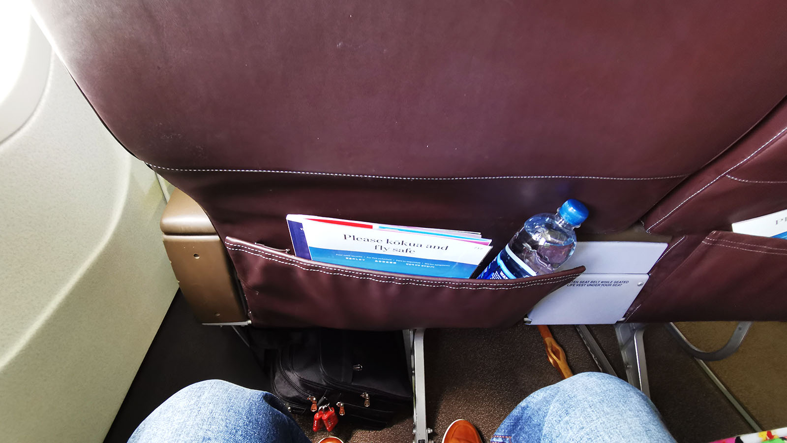 Legroom on a Hawaiian Airlines Boeing 717