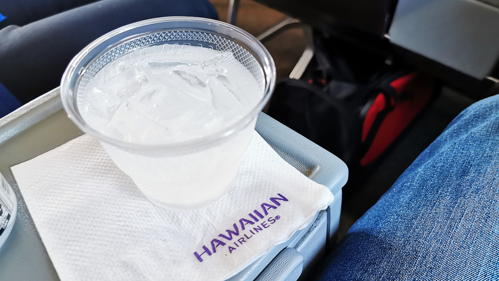 Drink in Hawaiian Airlines' Boeing 717 First Class