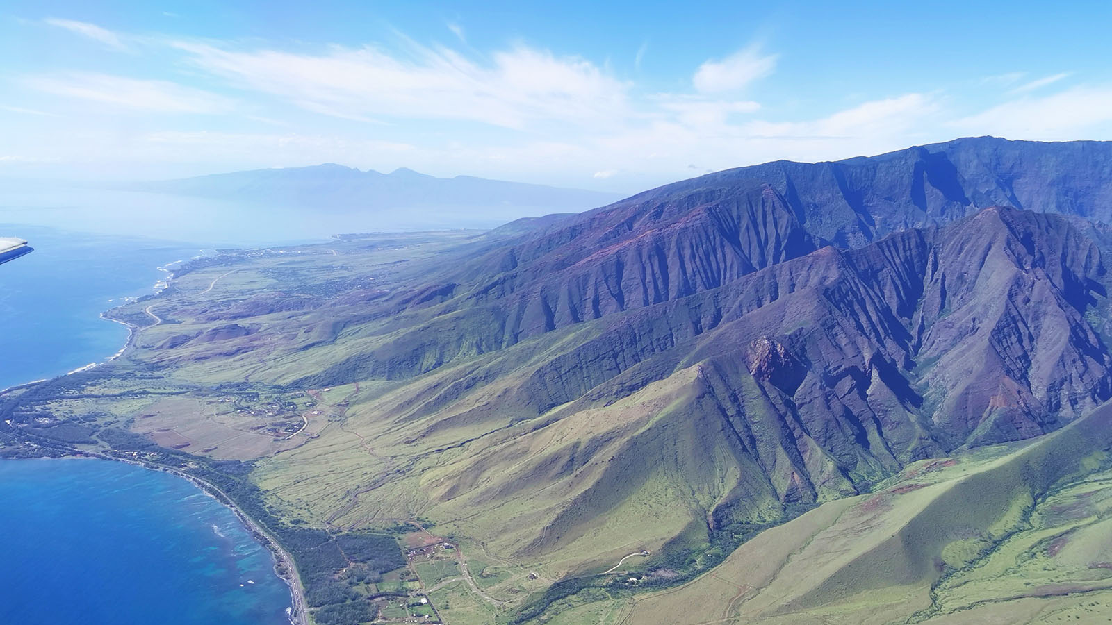 Sit in the window seat on Hawaiian Airlines' Boeing 717s