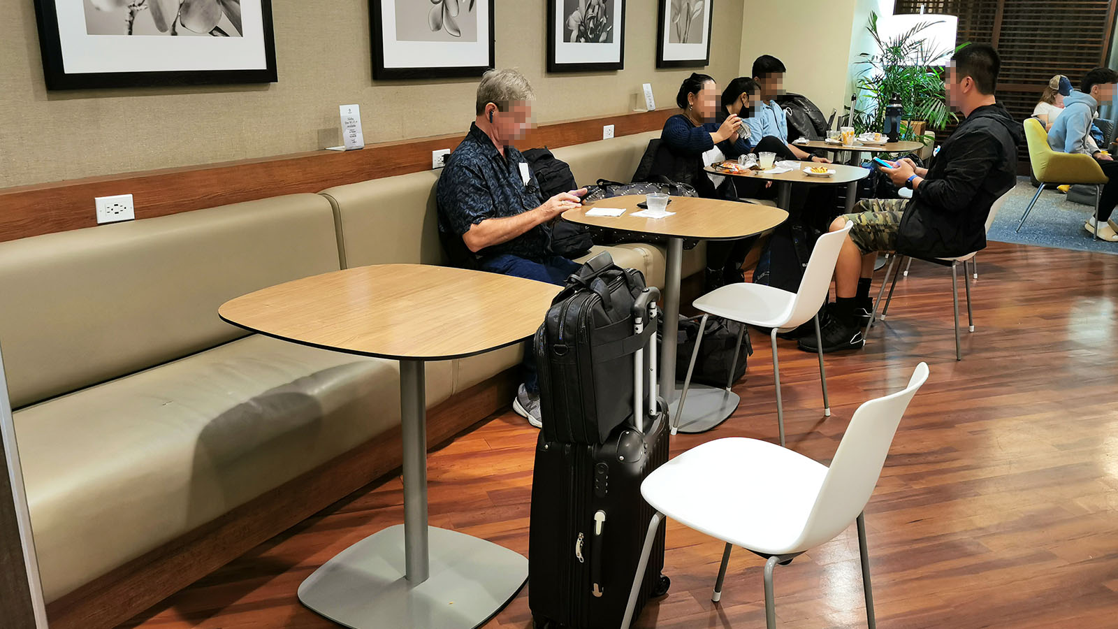 Work table with power in The Plumeria Lounge in Honolulu