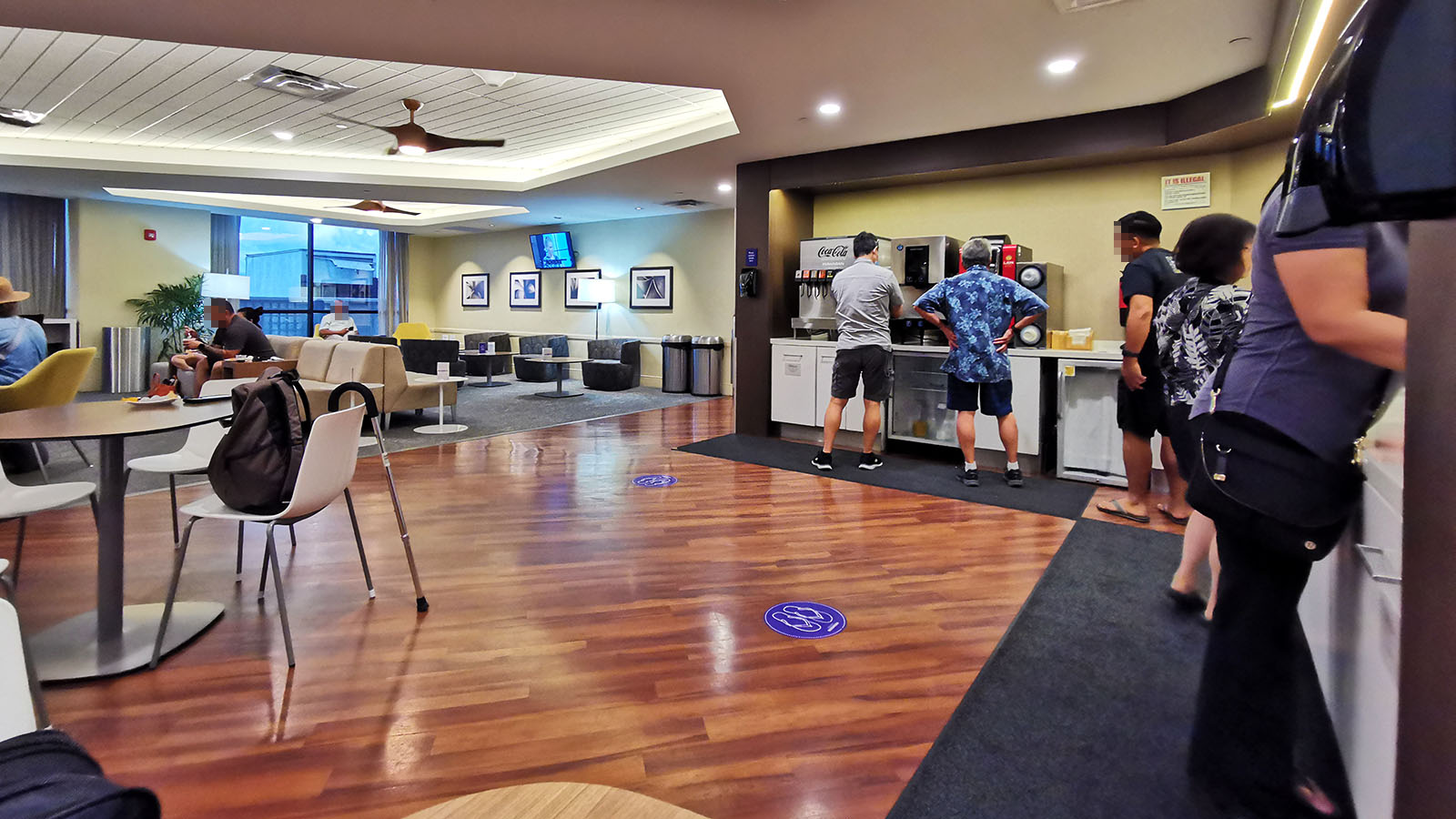 Walkway to the buffet in The Plumeria Lounge in Honolulu