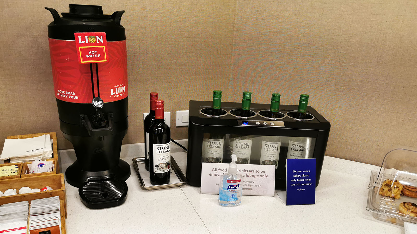 Beverages in The Plumeria Lounge in Honolulu