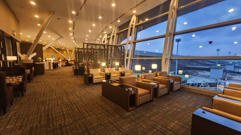 Malaysia Airlines Regional Golden Lounge offers enough amenities for a quick refresh before your flight.