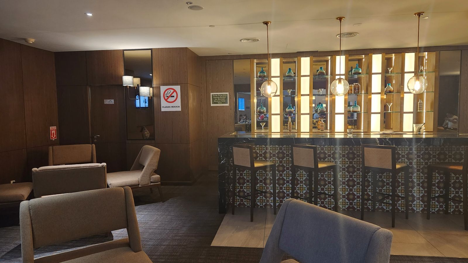 Bar inside Malaysia Airlines Regional Golden Lounge