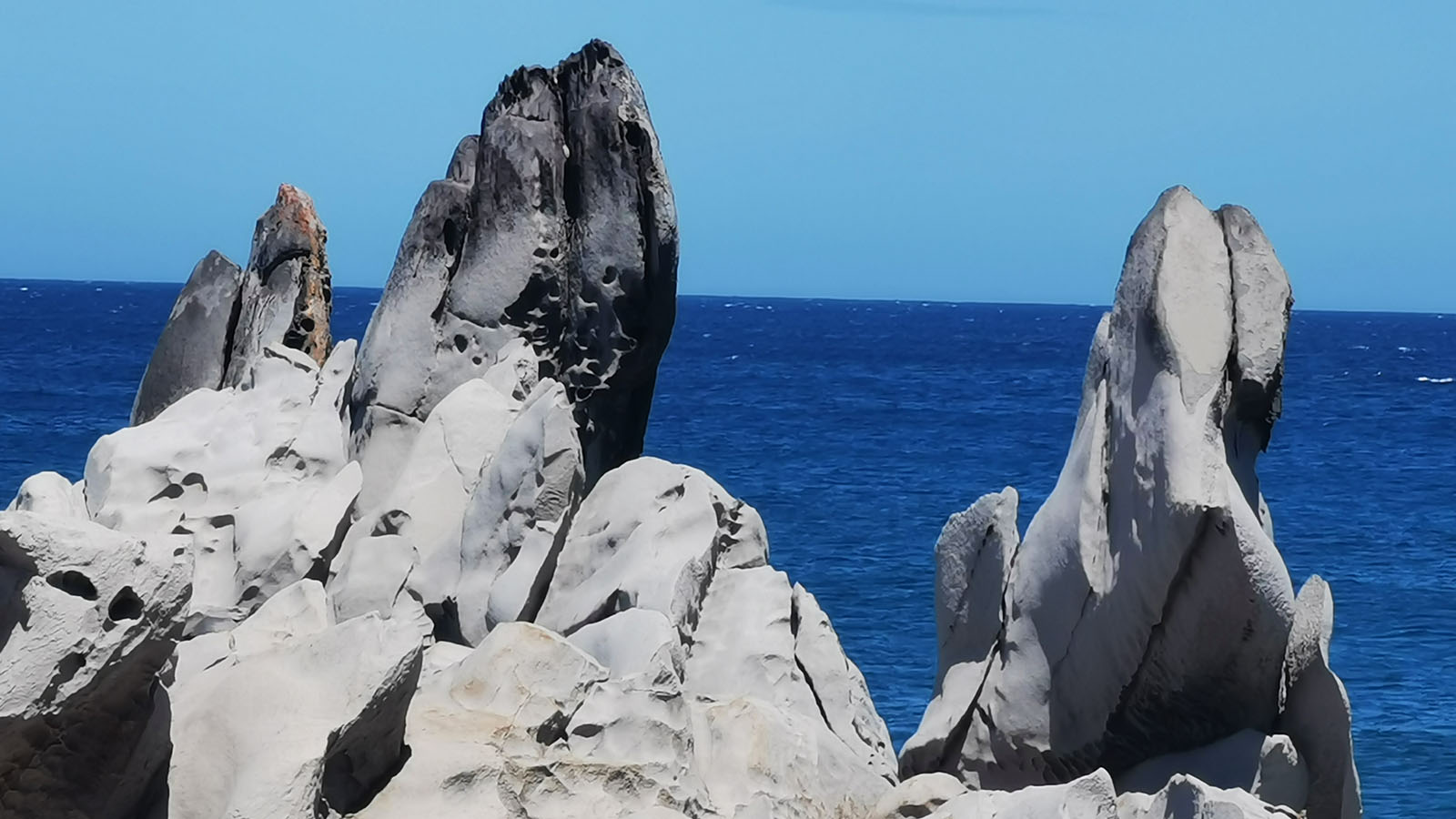 Natural wonder, Dragon's Teeth in Hawaii