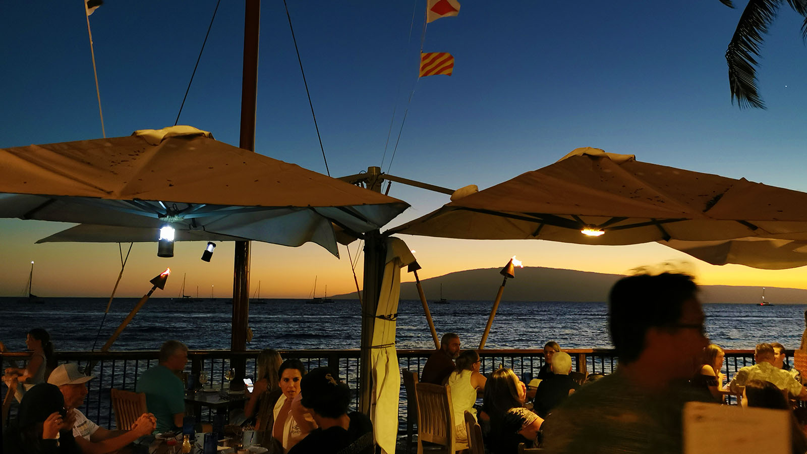 Have dinner at sunset in Hawaii