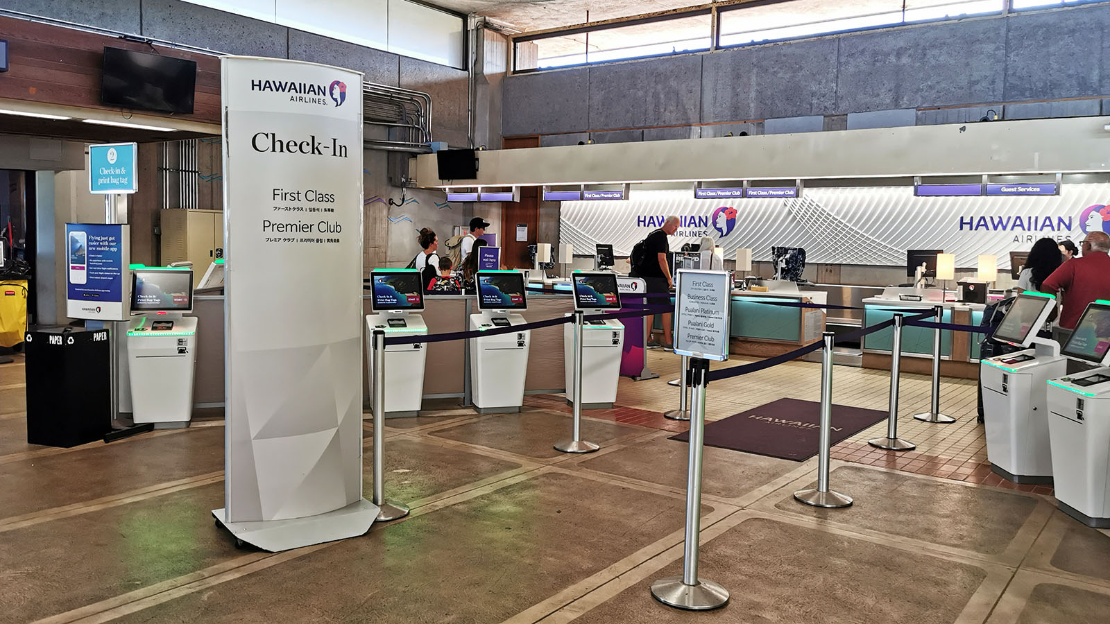 First Class queue for Hawaiian Airlines