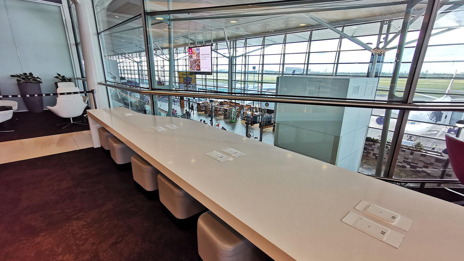 Laptop area at Air New Zealand's Brisbane lounge