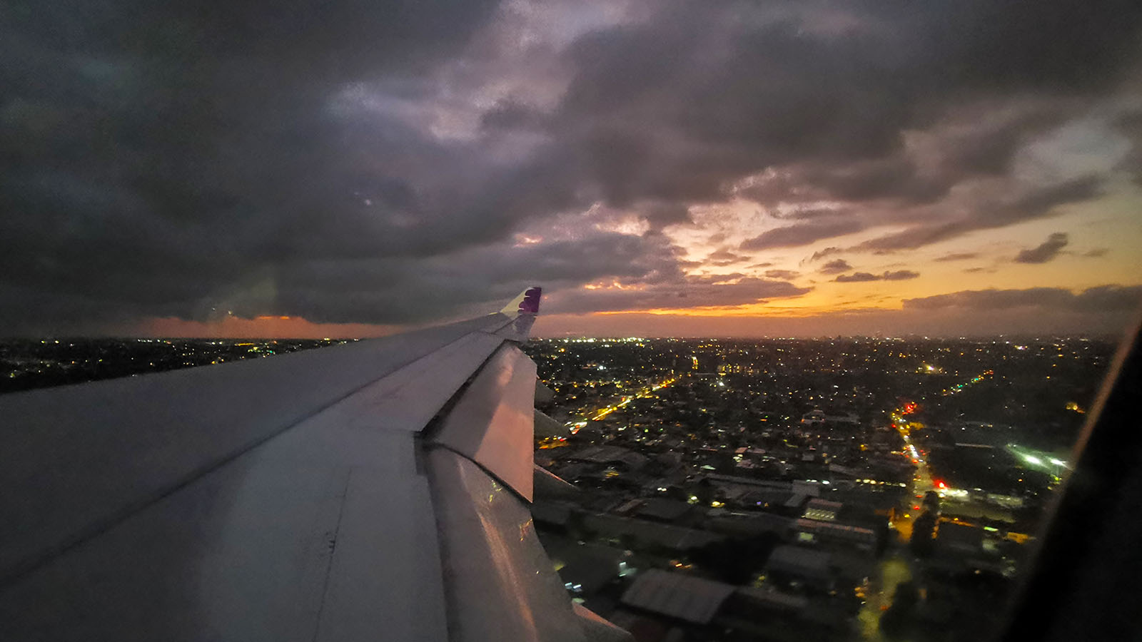 Evening arrival in Economy on Hawaiian Airlines