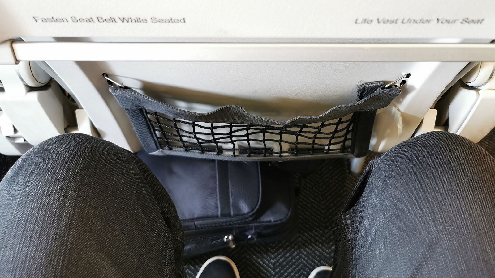 Space for knees in Economy on United Airlines' Airbus A319