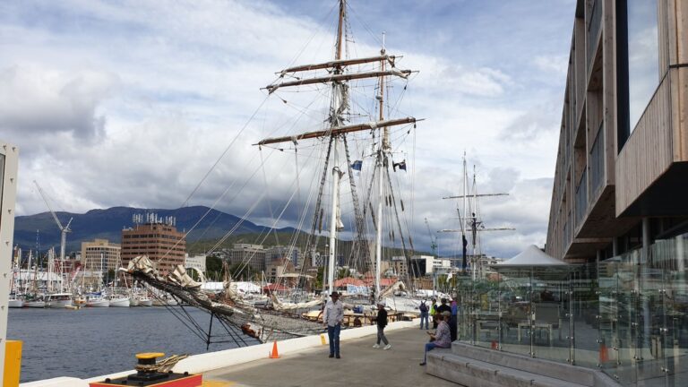 Hobart Airport to City