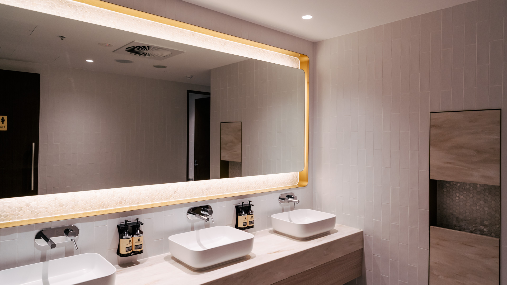 Plaza Premium Adelaide bathrooms